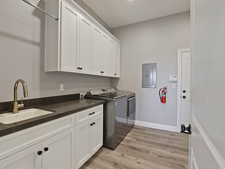 9467 E Jahant Rd — Photo 18