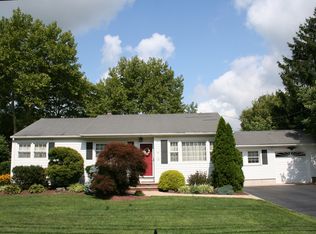 53 Dahmer Rd, Somerset, NJ 08873