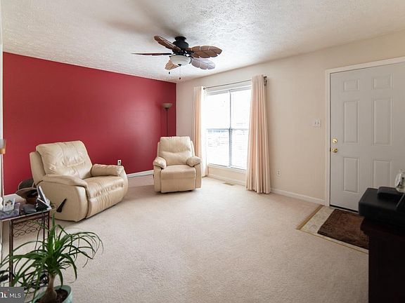 4th image of 9851 Mohawk Dr