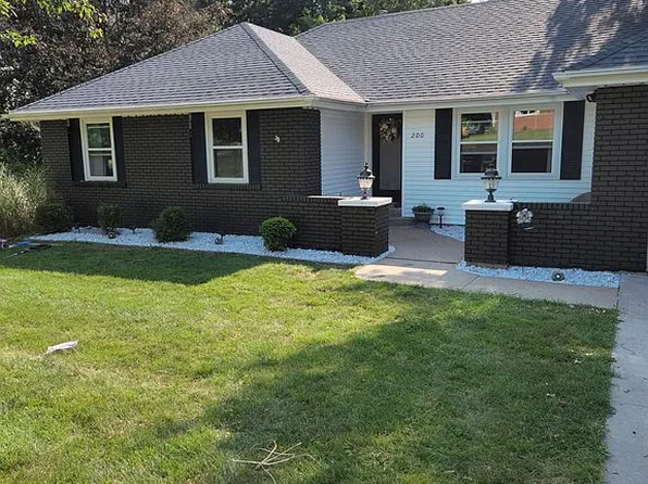 200 Meadow Dr, Macomb, IL 61455