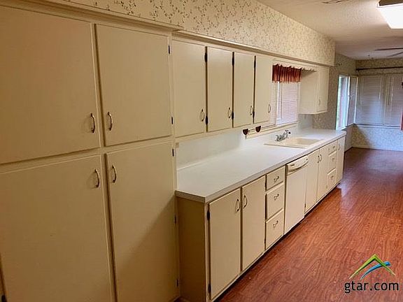 5th image of 2749 N Jefferson Ave