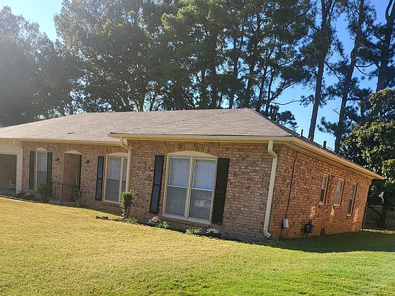 3rd image of 4083 Cecil Dr
