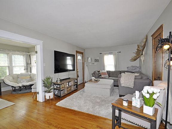 4th image of 1444 Lincolnway E
