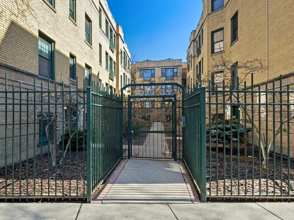 7035 N Sheridan Rd APT G, Chicago, IL 60626