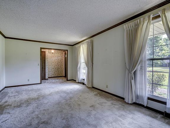 5th image of 322 Featherstone Dr