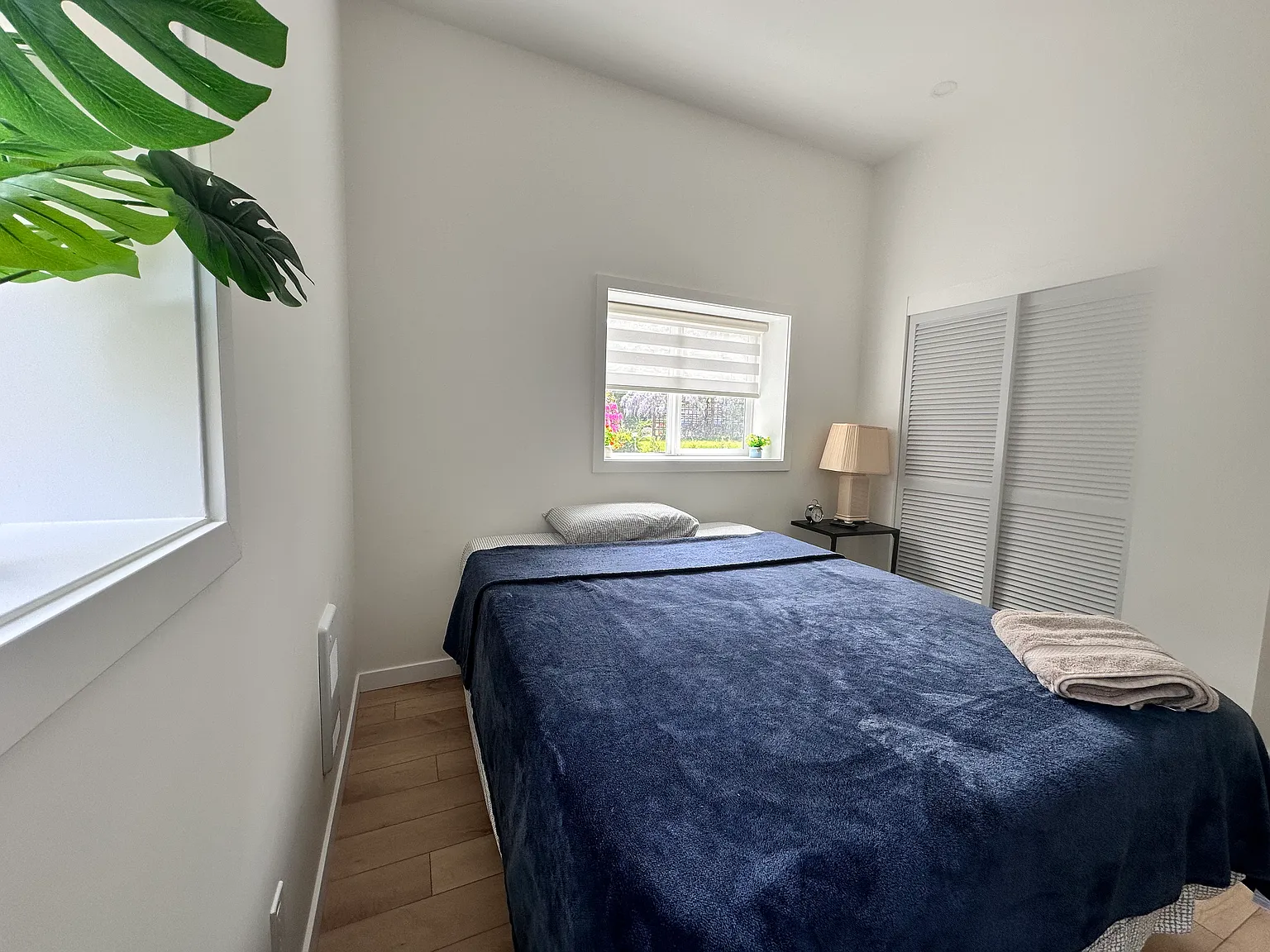 1 bedroom newly built suite, steps from UVIC, free parking — Photo 1