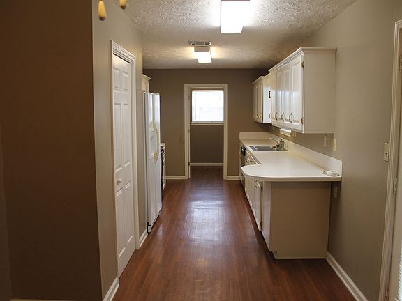 5 Dining to Kitchen (2)