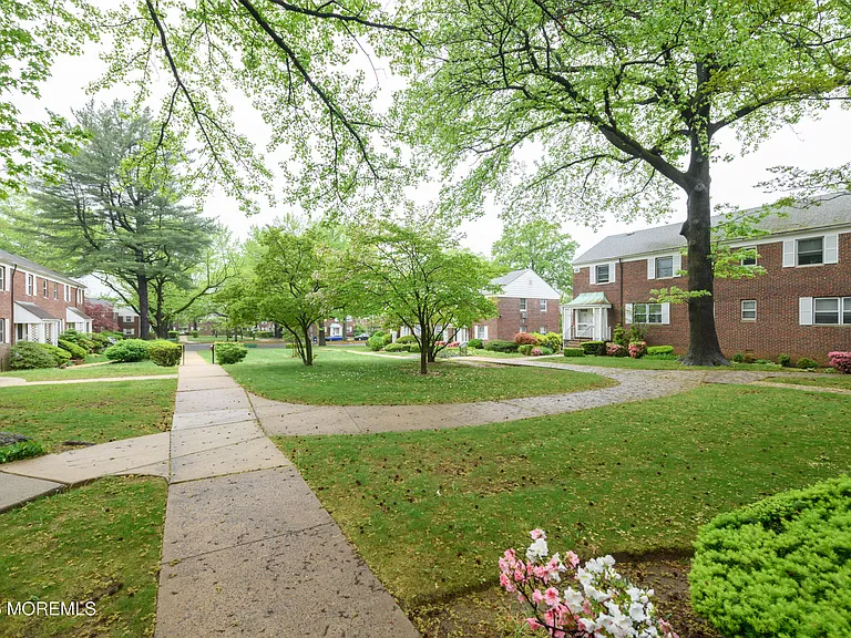 66 Manor Dr #609 — Photo 4