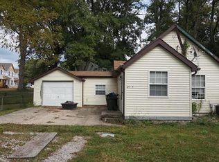 2717 Walter St, Godfrey, IL 62035