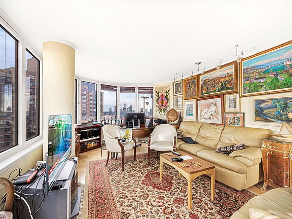 3rd image of 330 E 38th St APT 33E