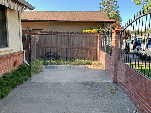 2nd image of 110 S Loma Dr