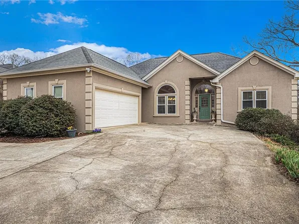 4022 Churchill Downs Dr, Gainesville, GA 30507