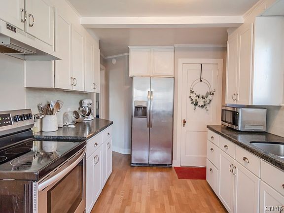 5th image of 110 Edwards Ln