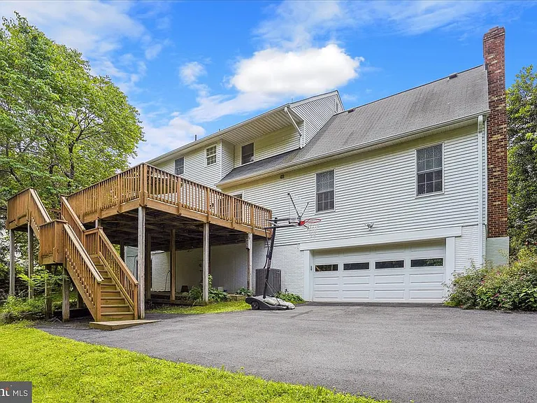 9708 Locust Hill Dr — Photo 3