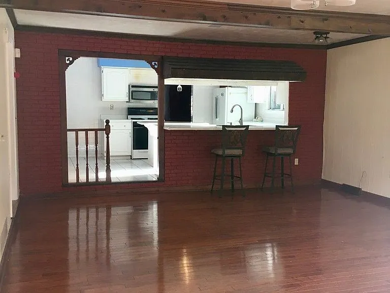 7009 Church St — Photo 3