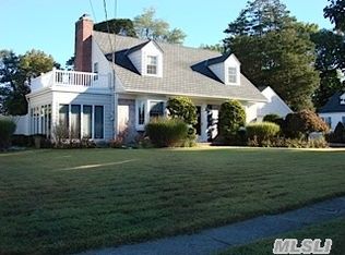 59 Village Line Rd, Babylon, NY 11702