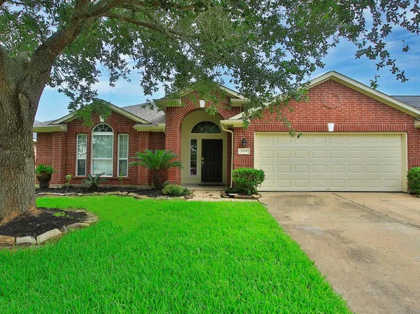 1414 Chandler Park Ln, Fresno, TX 77545