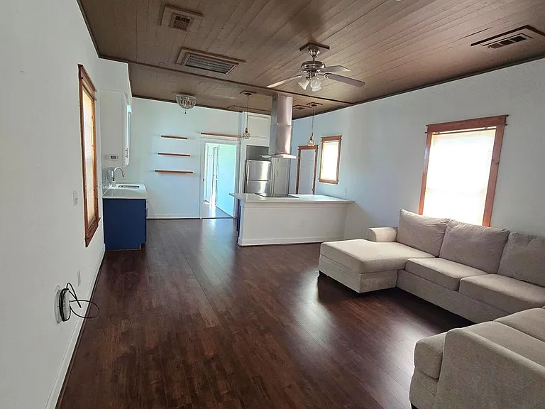 4124 Avenue M 1/2 — Photo 22