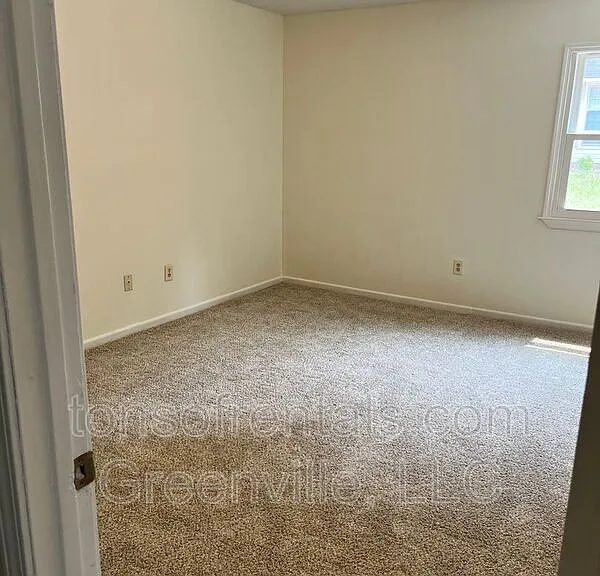13 Melissa Ct #C — Photo 6
