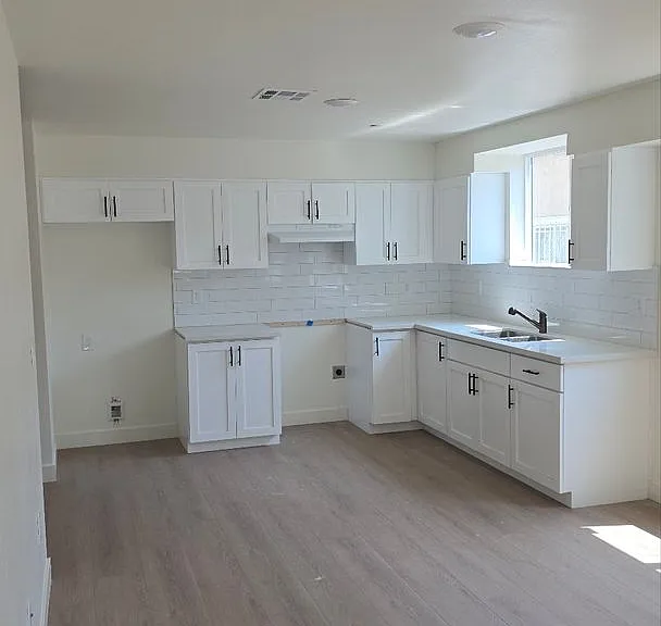 33(835E) — Photo 31