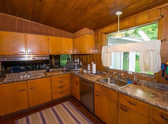 5th image of 2831 Caroline St