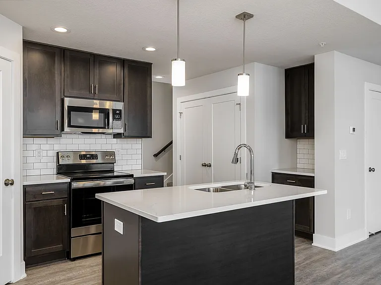 Hughes Century Crossing Townhomes — Photo 3