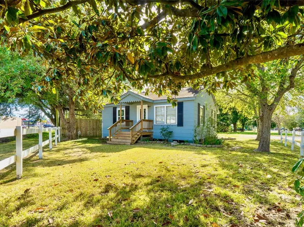 4114 Victoria Ave, Dickinson, TX 77539