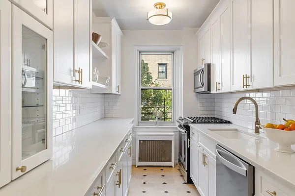 Sold by Compass | media 22