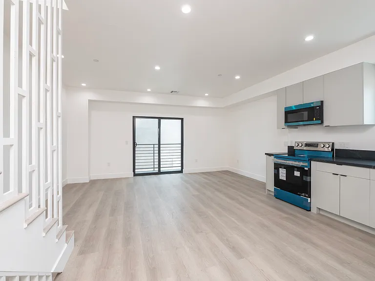 1571 Ricardo St #1 — Photo 3
