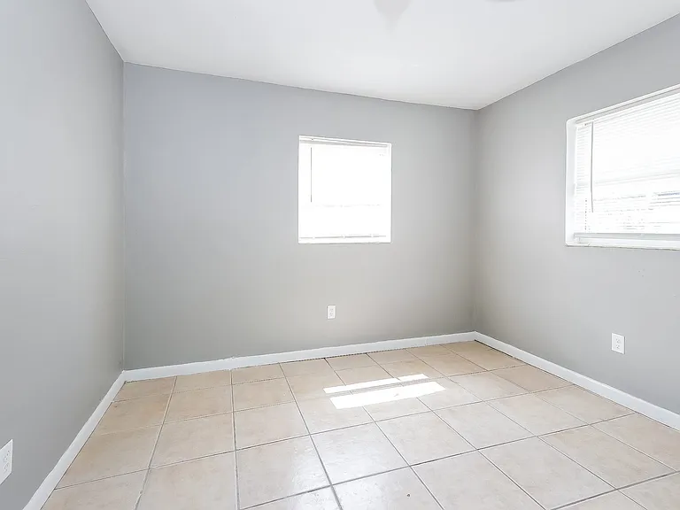 529 N 10th St #A — Photo 11