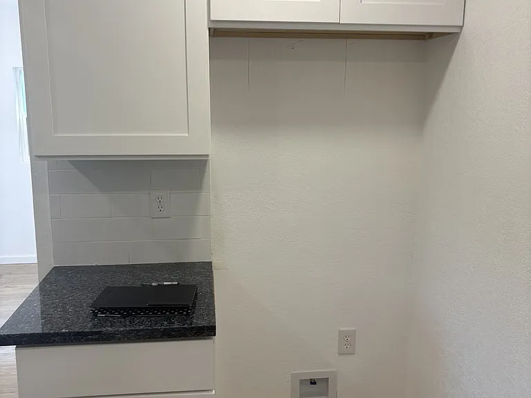 1515 W Bristol Ave — Photo 6