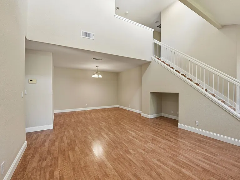 3808 Alder Ave — Photo 9