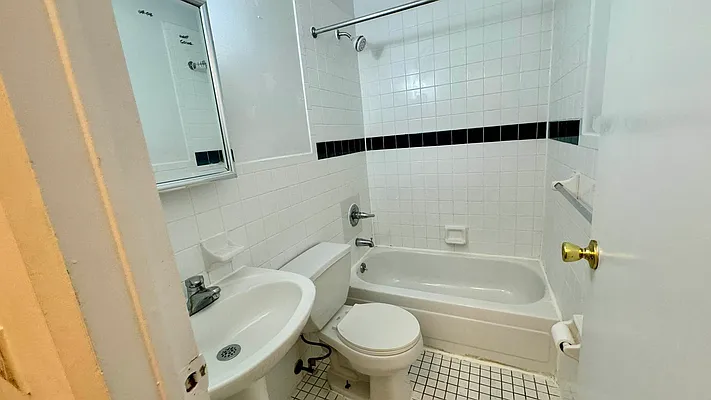 Rented by HOLTON REAL ESTATE INC. | media 7