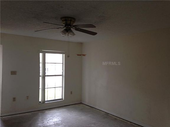 4th image of 621 W Oak Terrace Dr