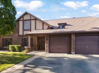 1712 Lakecliffe Dr APT D, Wheaton, IL 60189