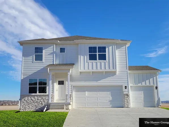 6433 Cenntennial Rd, Papillion, NE 68157