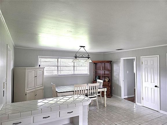 4th image of 632 Gilbert St