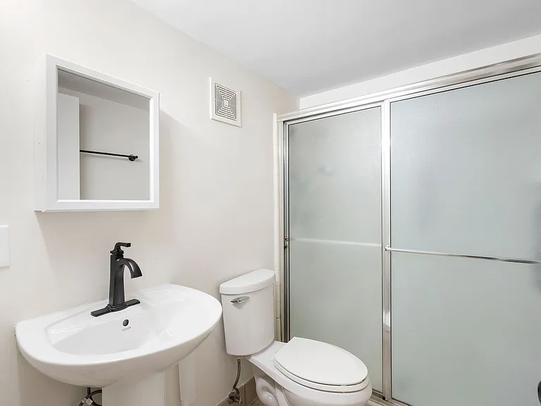1036 Seymour Ave #B — Photo 26