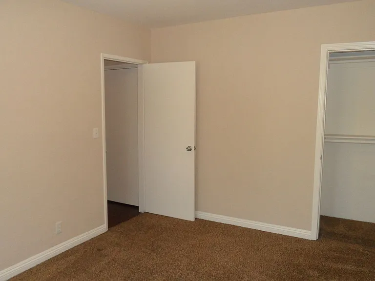 344 N Shattuck Pl — Photo 23