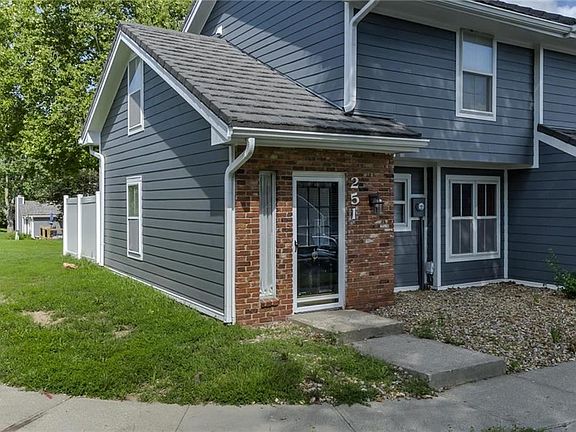 2nd image of 251 NE Bayview Dr