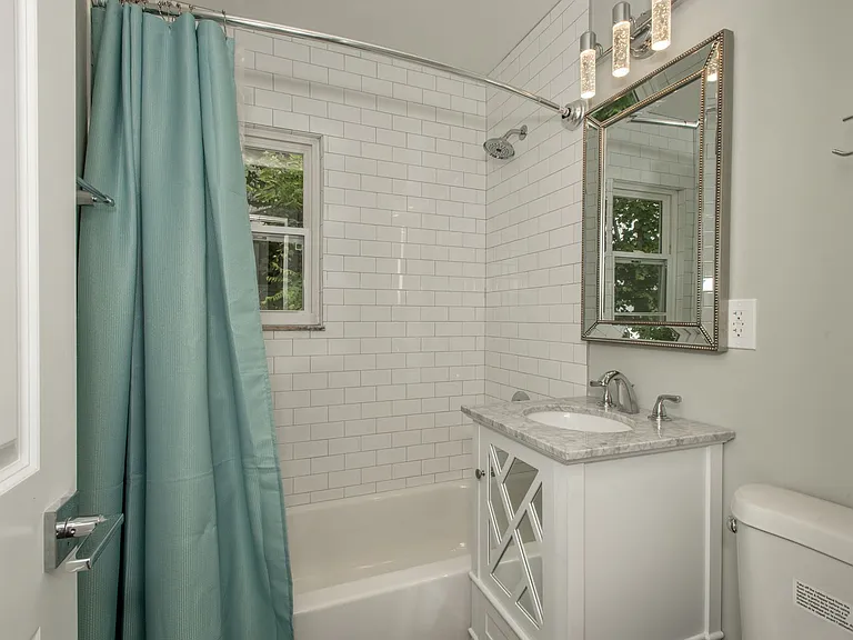 262 Irwin Pl — Photo 7