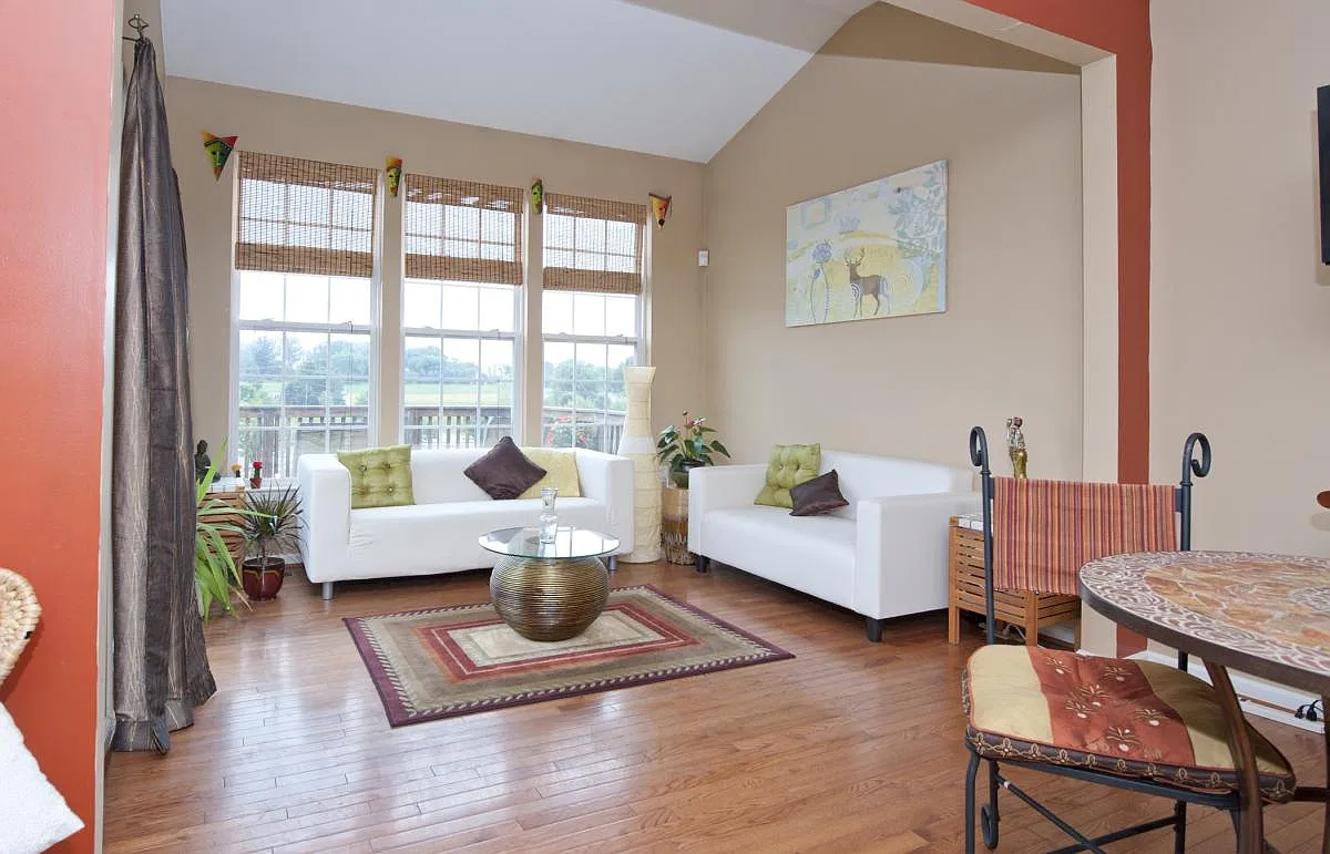 3 bed, 2.5 bath, 2746 sqft, $3,100 — Photo 2