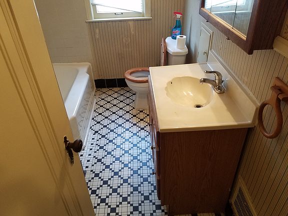 Main floor bathroom