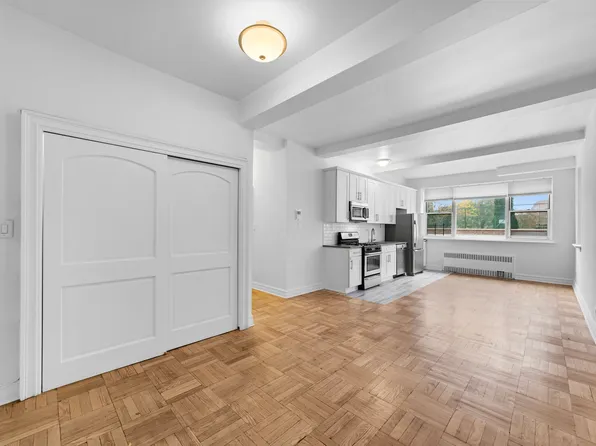 3850 Hudson Manor Terrace image 5 of 32