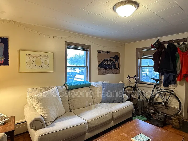 3 bed, 1.0 bath, 1250 sqft, $3,000 — Photo 4