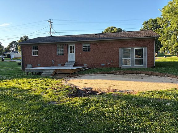 3rd image of 3446 Southmeade Dr