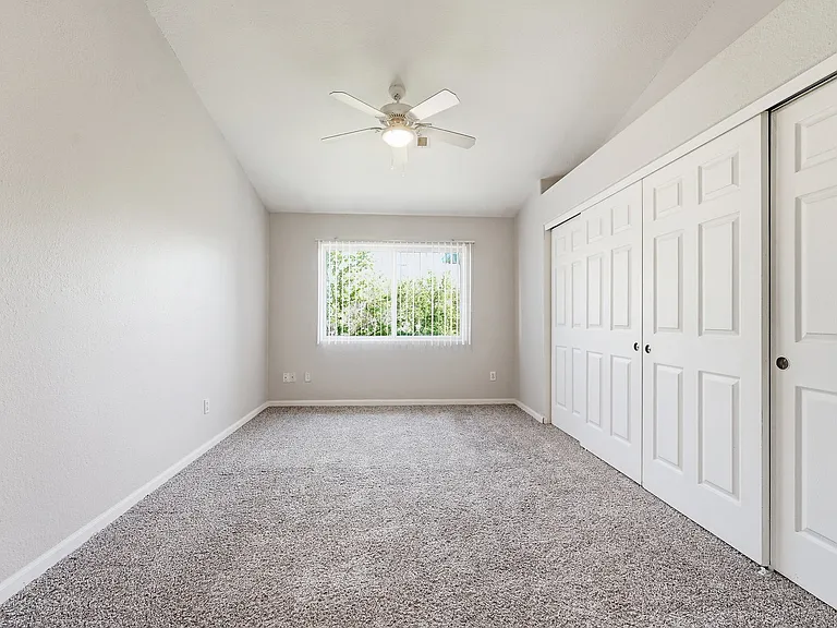Oasis Apartments — Photo 11