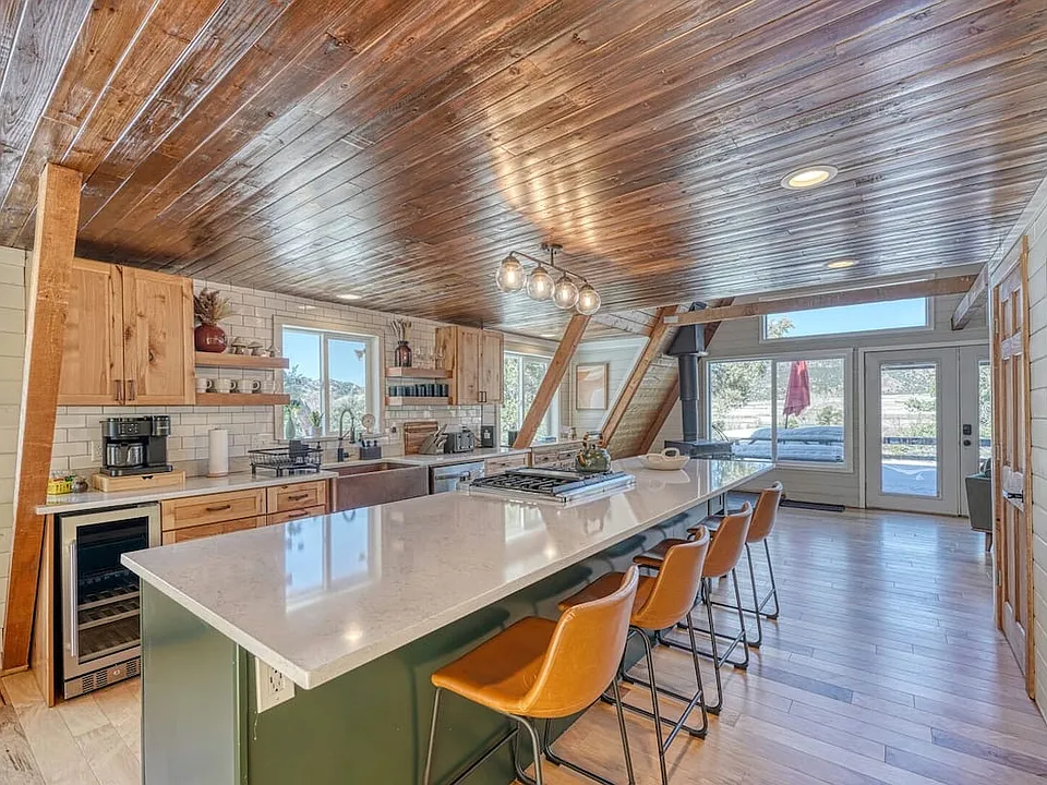 115 Loop Dr