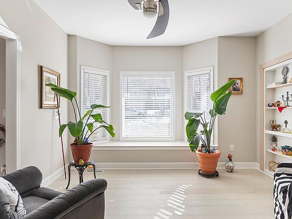 4th image of 912 Curtiswood Ct