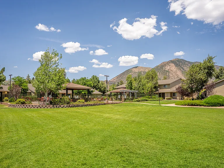 Country Club Meadows Apartments — Photo 15